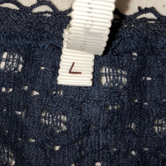 Adorable crocheted sleeveless top - Picture 5 of 5